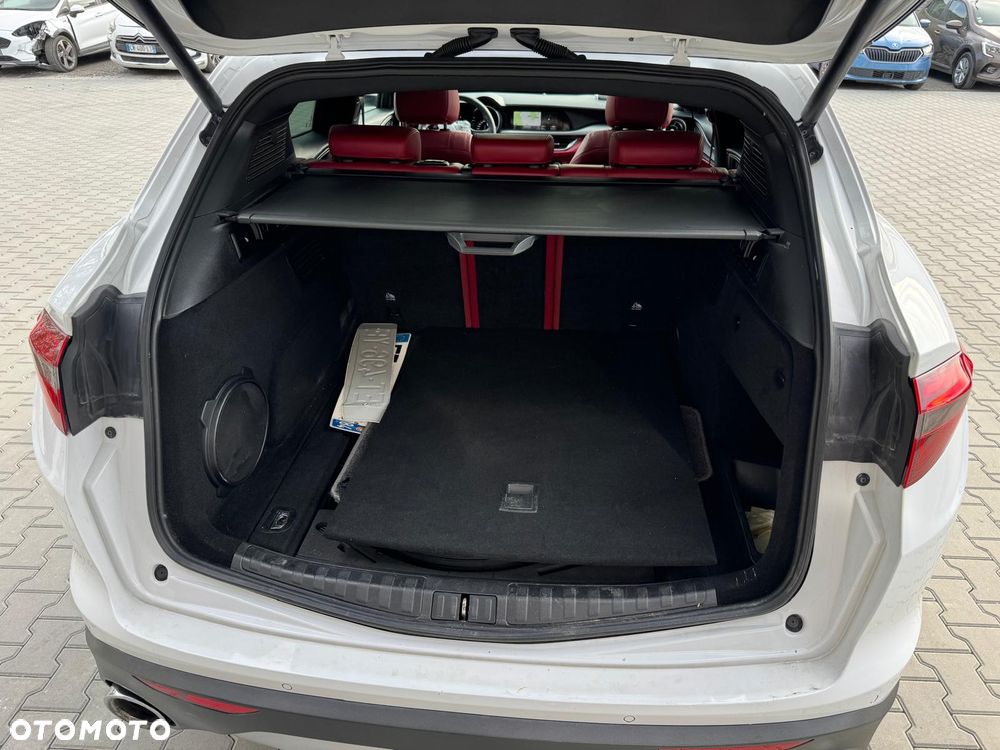 Alfa Romeo Stelvio 2.0 Turbo 16V AT8-Q4 Veloce Ti - 11