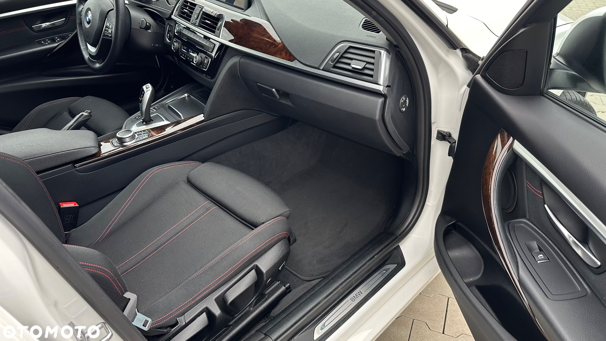 BMW Seria 3 330i xDrive Sport Line Shadow sport - 25