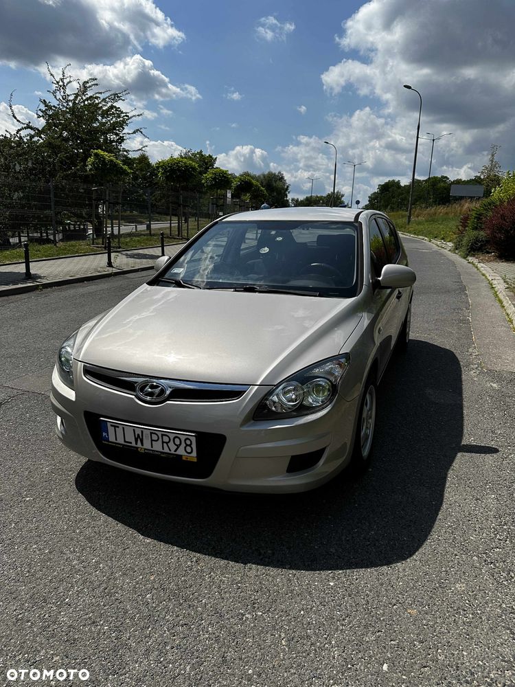 Hyundai i30 1.6 CRDi Base + - 7