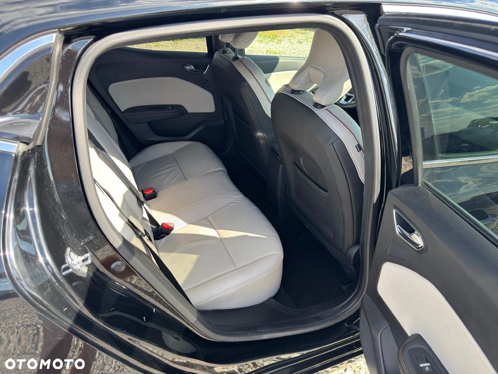 Renault Clio TCe 140 INTENS - 11
