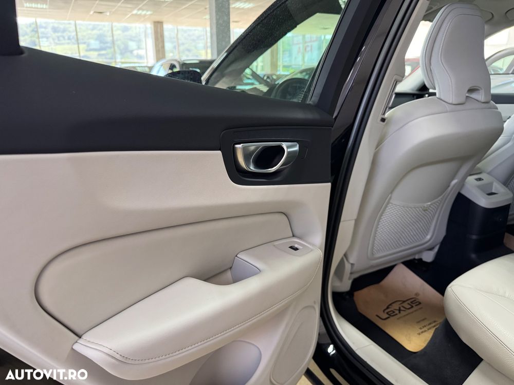 Volvo XC 60 T6 AWD Plus Dark - 21
