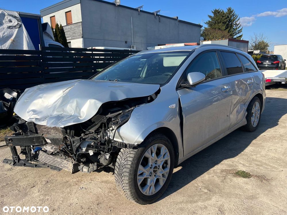 Kia Ceed - 4