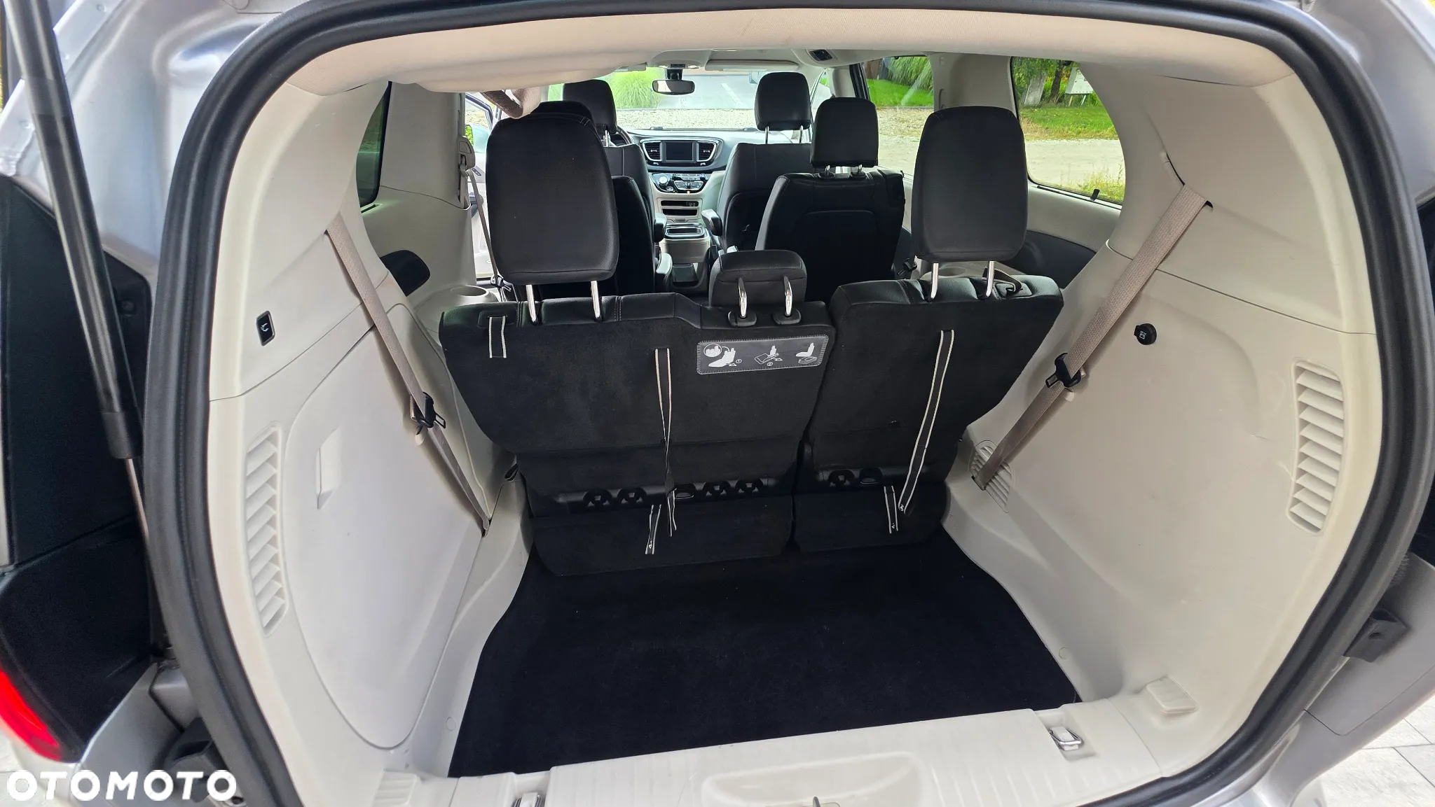 Chrysler Pacifica - 10