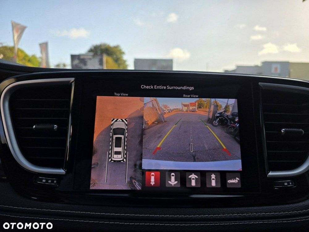 Chrysler Pacifica - 26