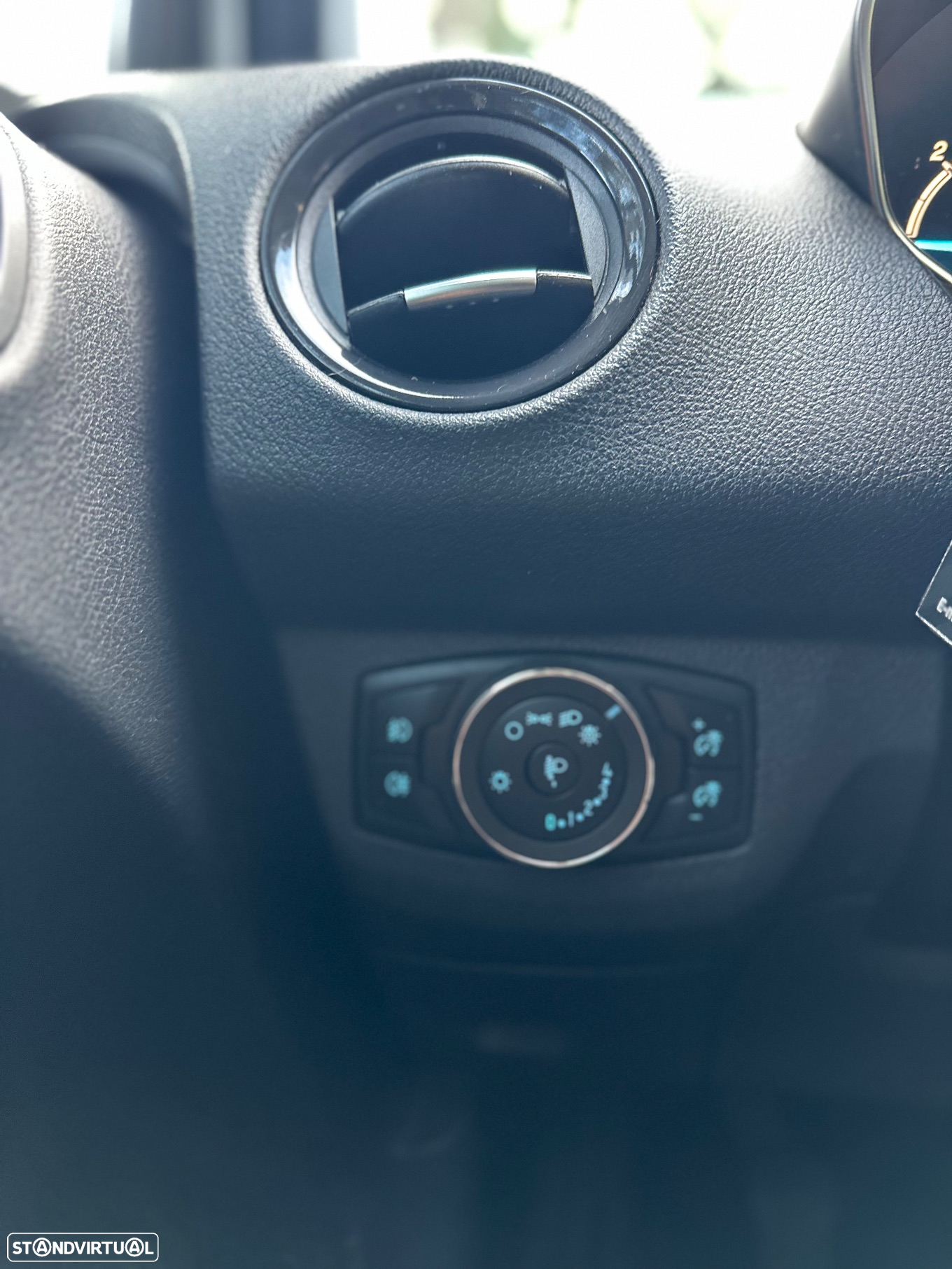 Ford Tourneo Courier 1.5 TDCi Titanium - 17