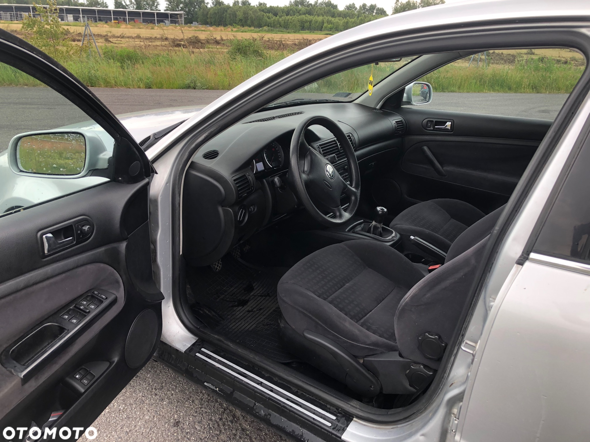 Volkswagen Passat 1.6 - 11