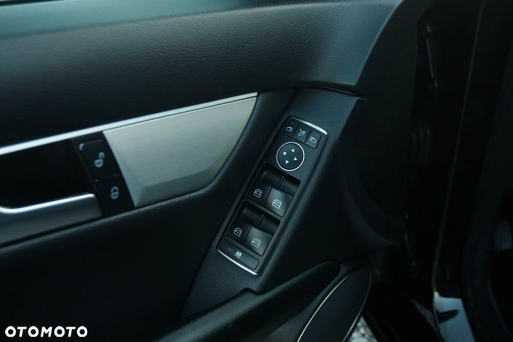 Mercedes-Benz Klasa C 200 (BlueEFFICIENCY) 7G-TRONIC Avantgarde - 16