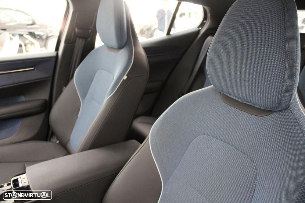 Volvo EX30 Single Motor Extended Range RWD Plus - 10