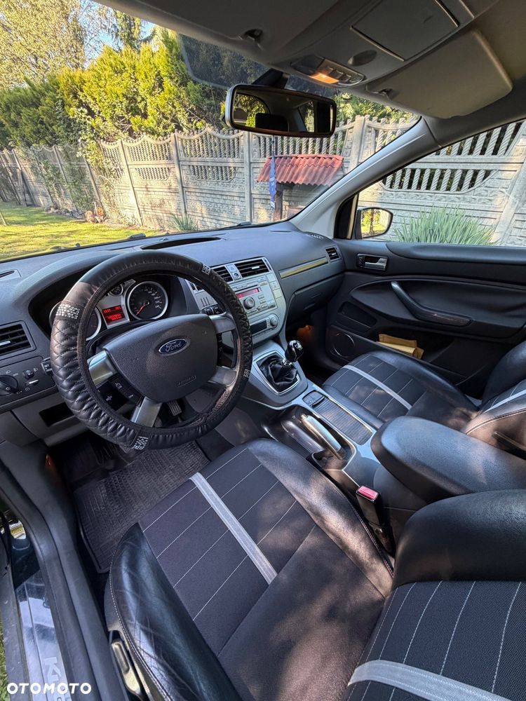 Ford Kuga - 12