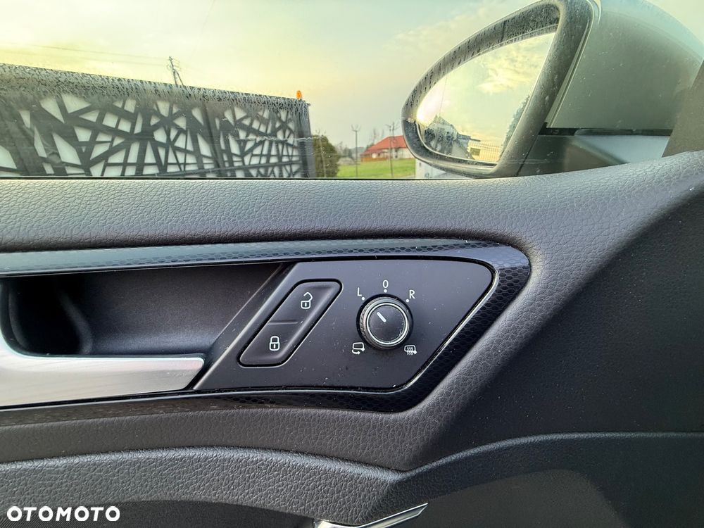 Volkswagen Golf 2.0 TDI (BlueMotion Technology) Highline - 28