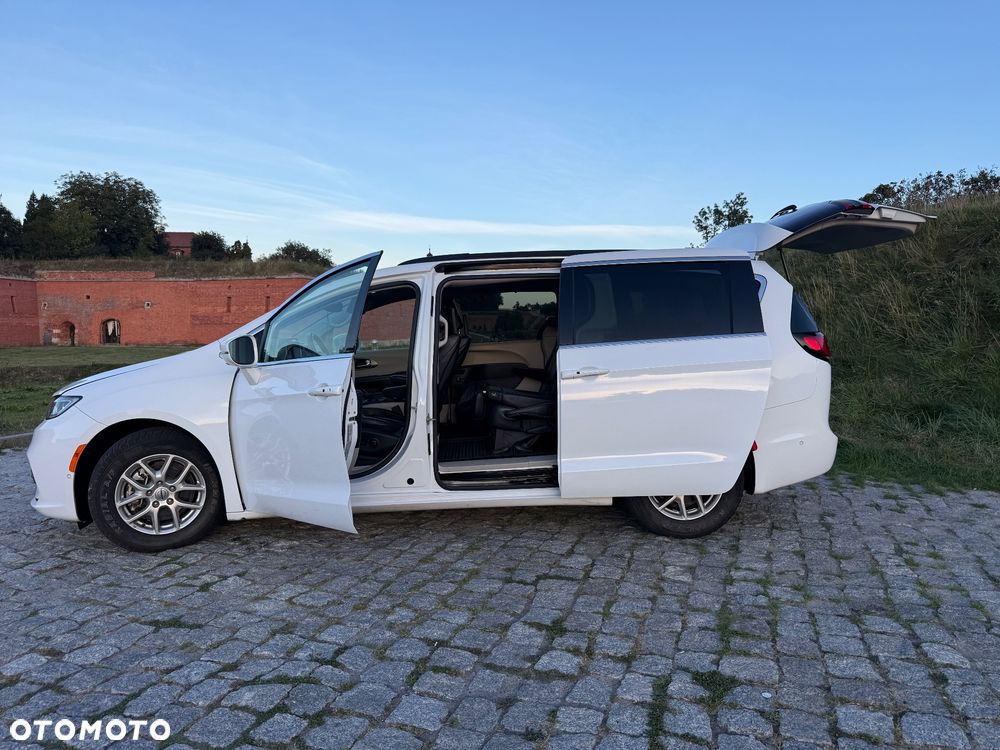 Chrysler Pacifica - 11