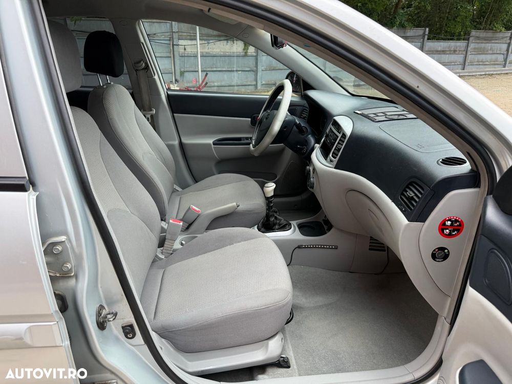 Hyundai Accent - 22