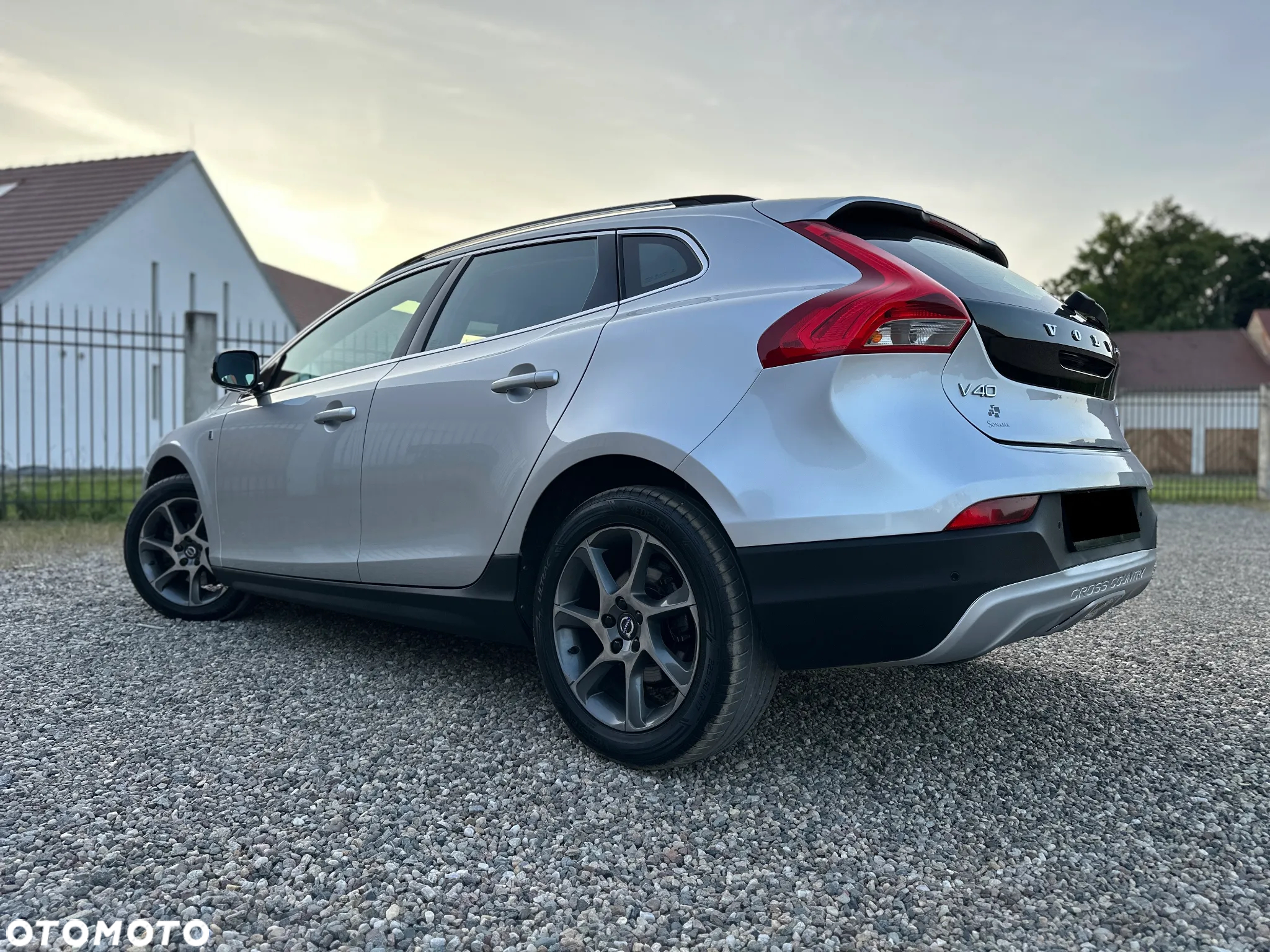 Volvo V40 Cross Country D2 Drive-E Ocean Race - 3