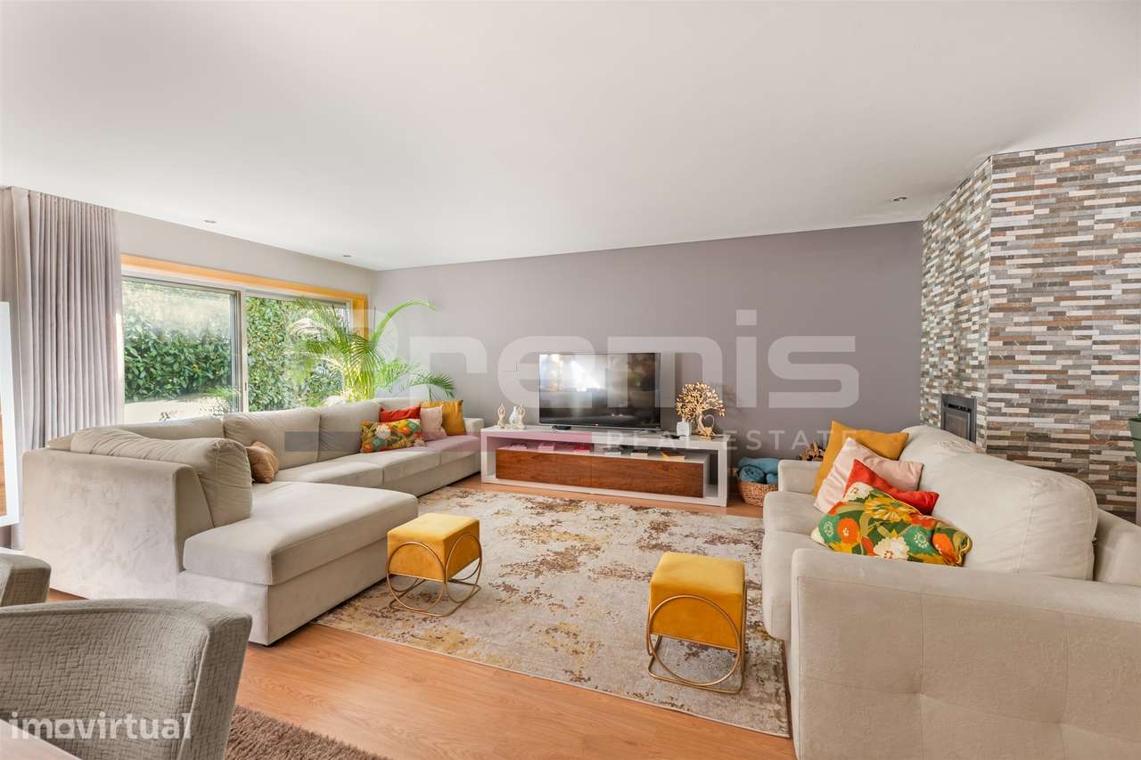 Moradia T5, com jardim e garagem para 4 carros, em Vila Nova de Gaia - Grande imagem: 2/51