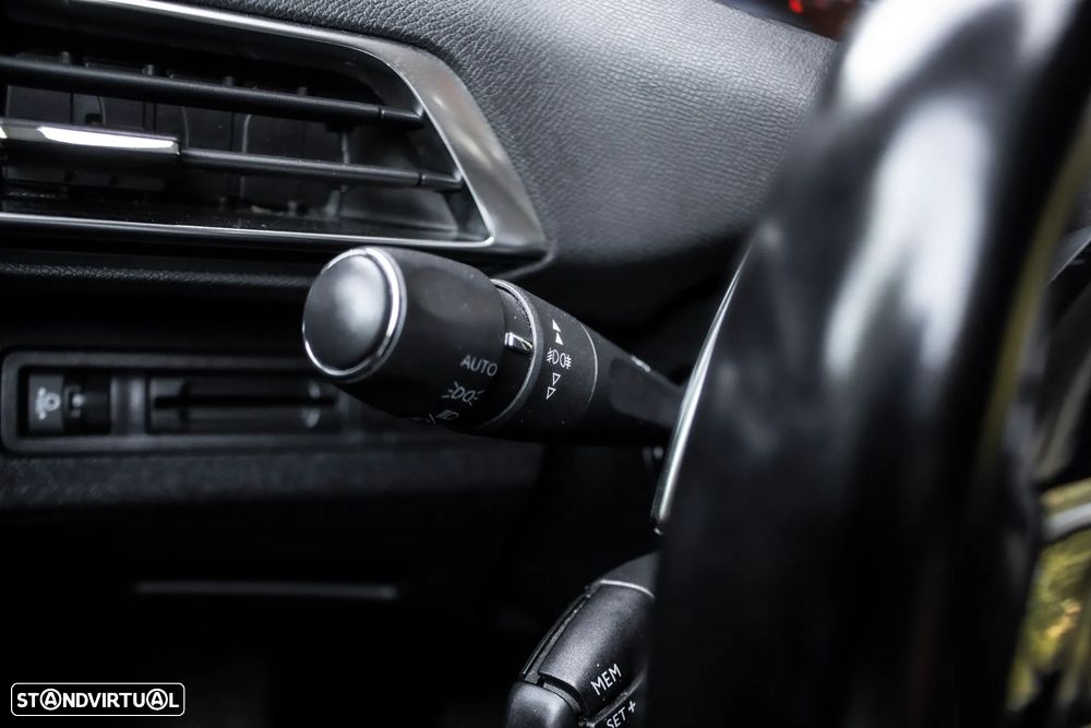 Peugeot 3008 1.5 BlueHDi Allure EAT8 - 17