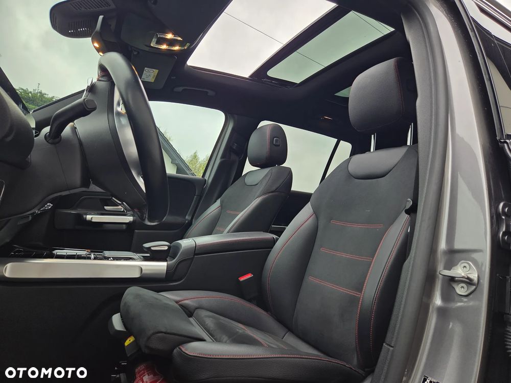 Mercedes-Benz GLB 250 4-Matic AMG Line 8G-DCT - 17