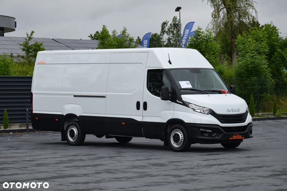 Iveco DAILY MAXI 35S16 / 2.3 - 160 KM / AUTOMAT HI-MATIC / NOWY MODEL / 3 OSOBY / DOSTAWCZE / BLASZAK / KLIMA / CZUJNIKI COFANIA / NISKI PRZEBIEG / 2022 / SERWISOWANY / Z NIEMIEC - 3