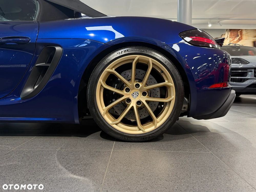 Porsche 718 Spyder - 16
