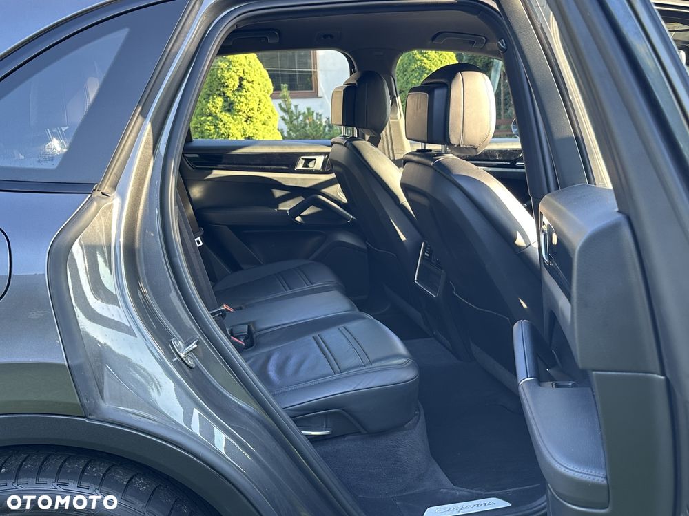 Porsche Cayenne - 17
