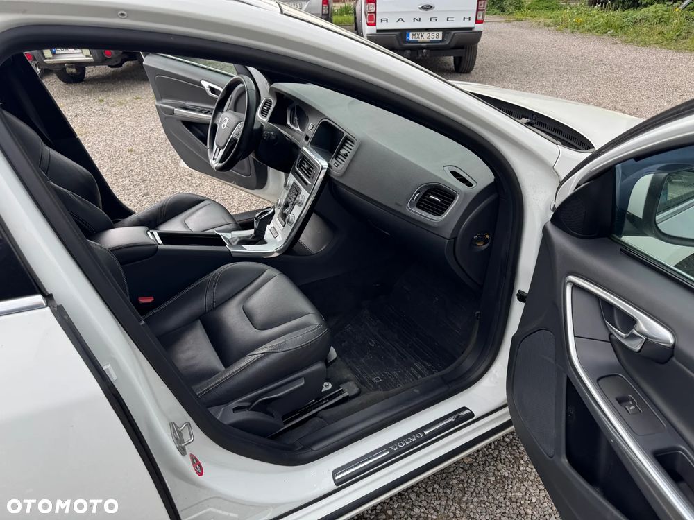 Volvo V60 D6 AWD Plug-in Hybrid Summum - 10