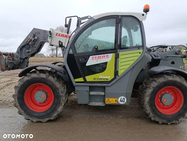 Claas Scorpion 7044