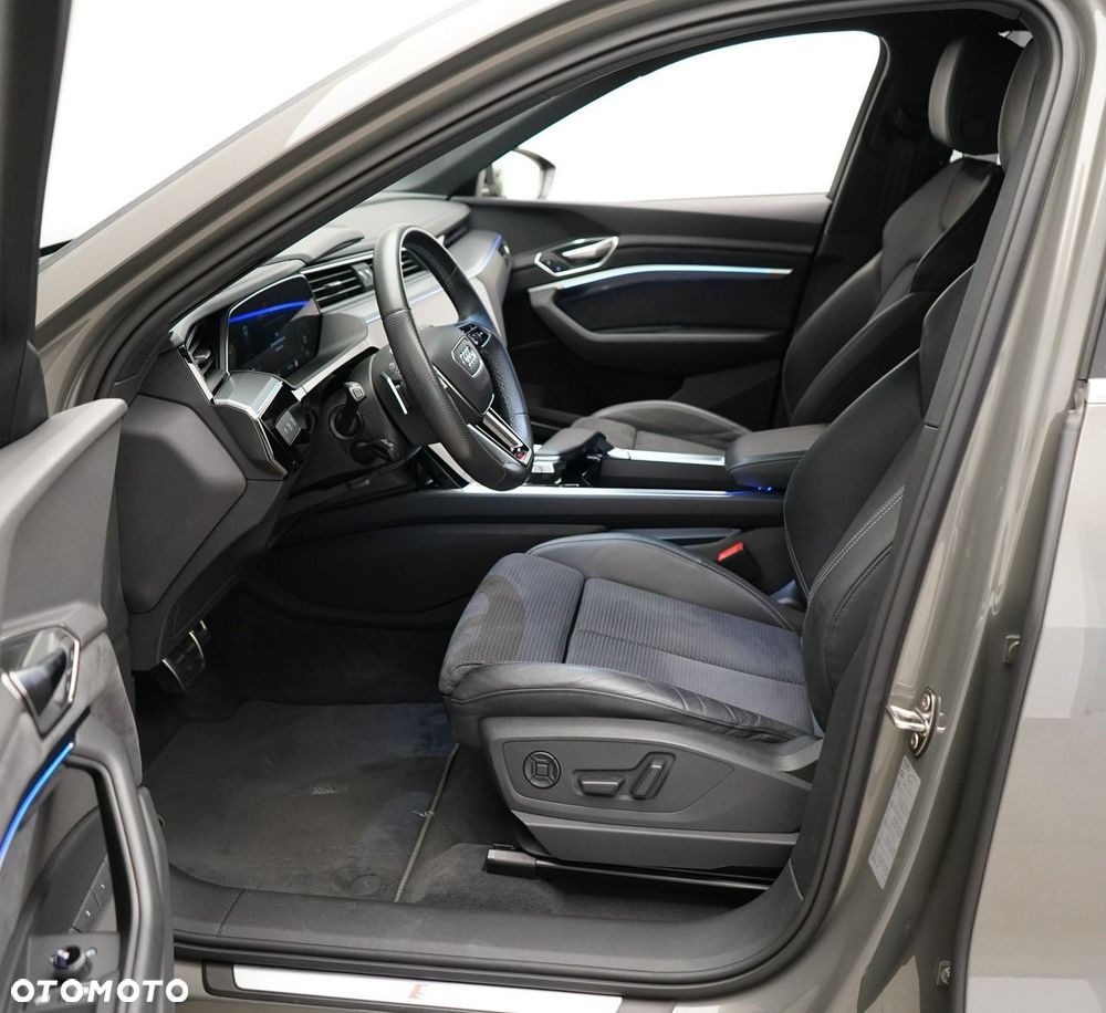 Audi Q8 Sportback e-tron - 13