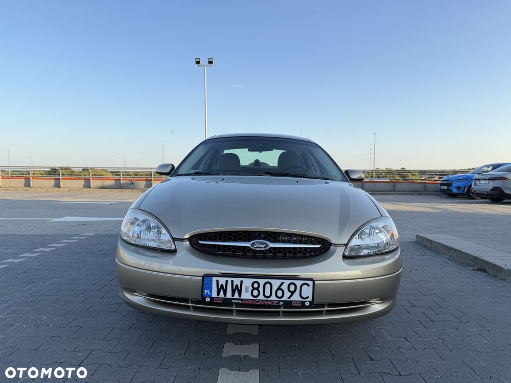 Ford Taurus - 6
