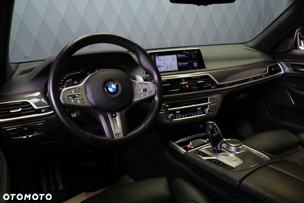 BMW Seria 7 750i xDrive sport - 37