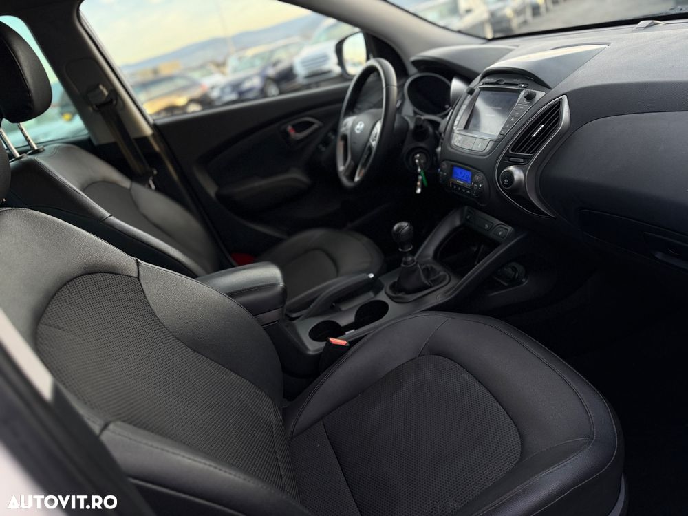 Hyundai ix35 1.7 CRDI 2WD blue Finale Gold - 6