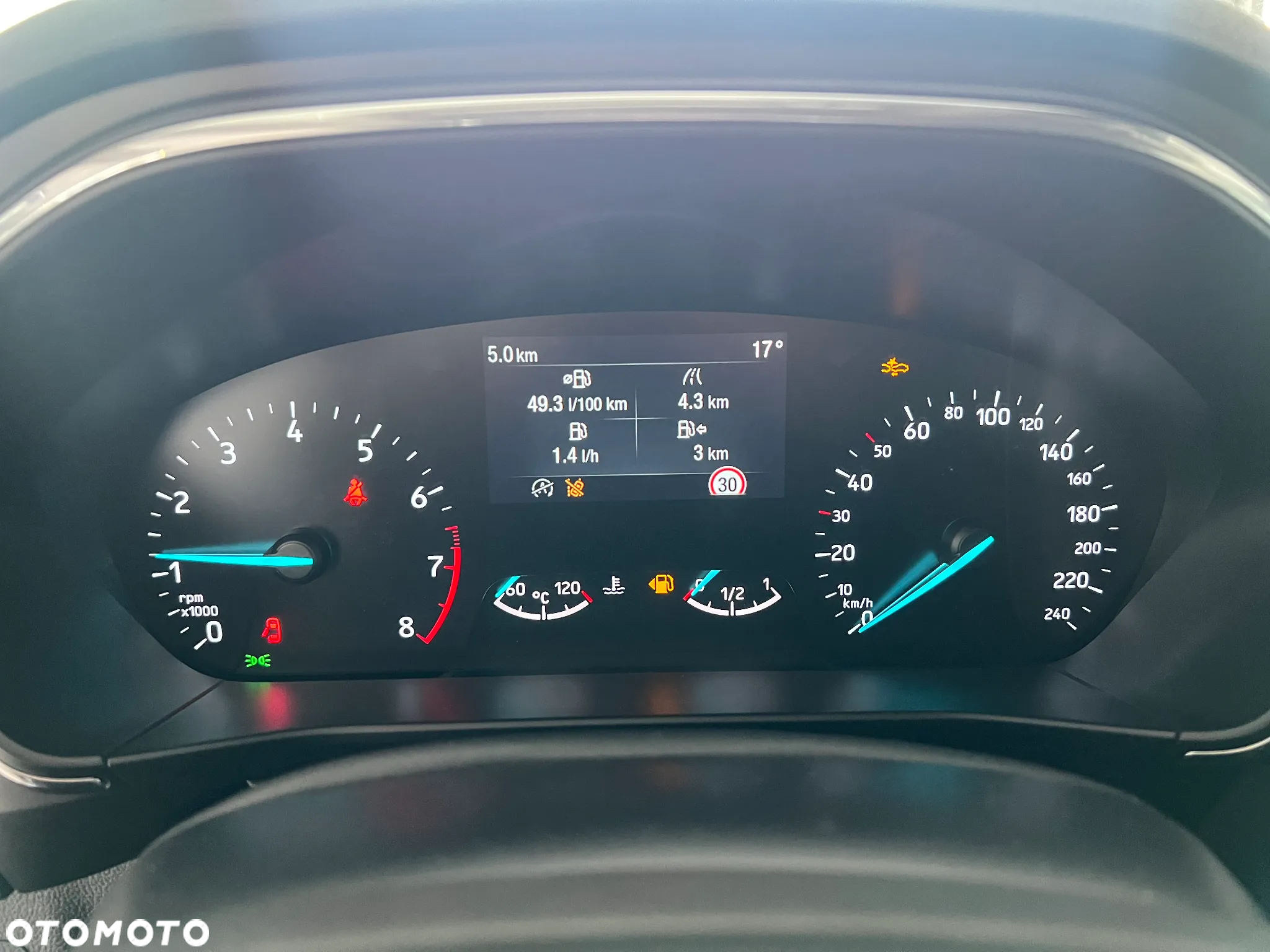 Ford Focus 1.0 EcoBoost Titanium - 26
