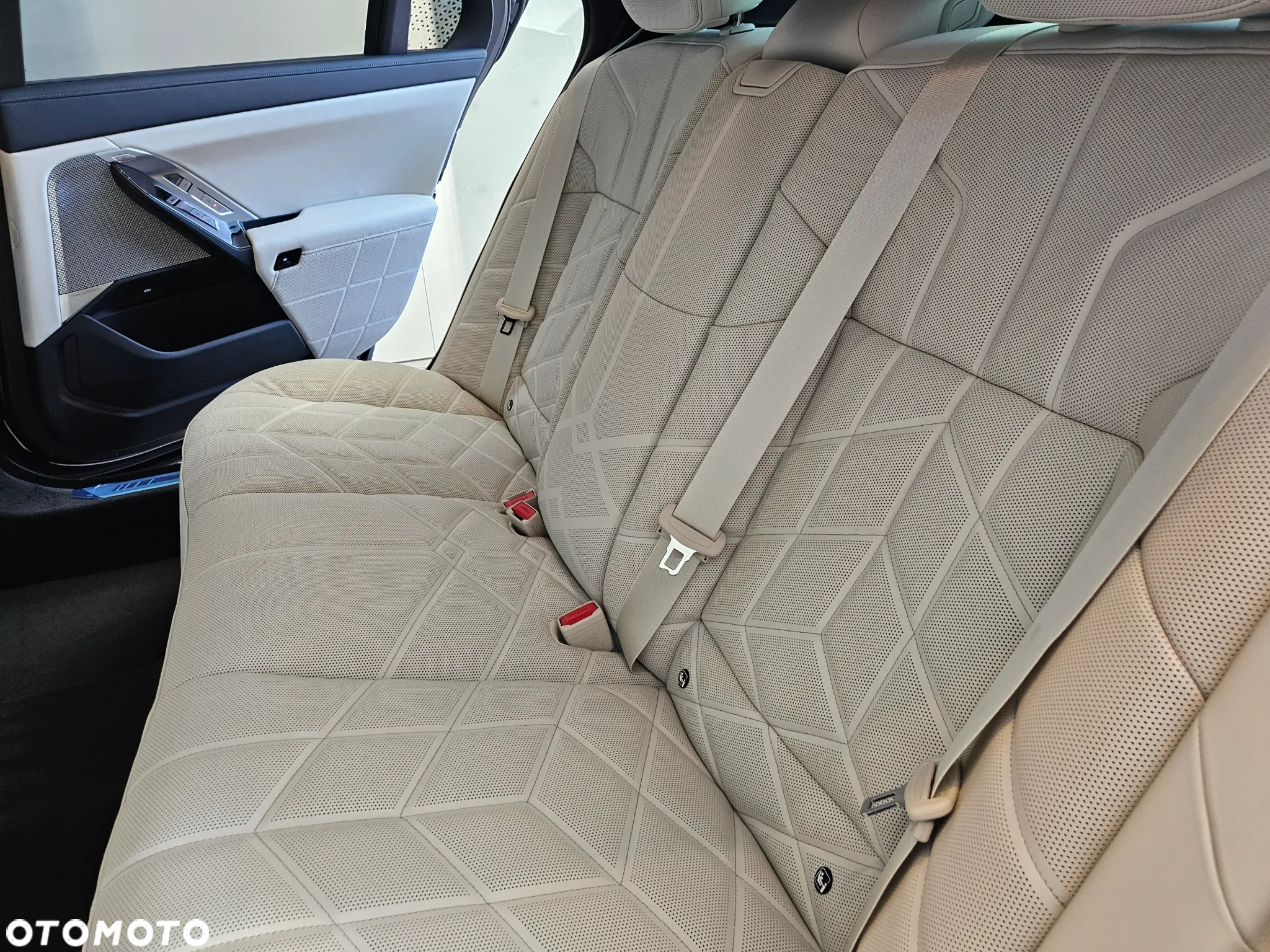 BMW Seria 7 - 11