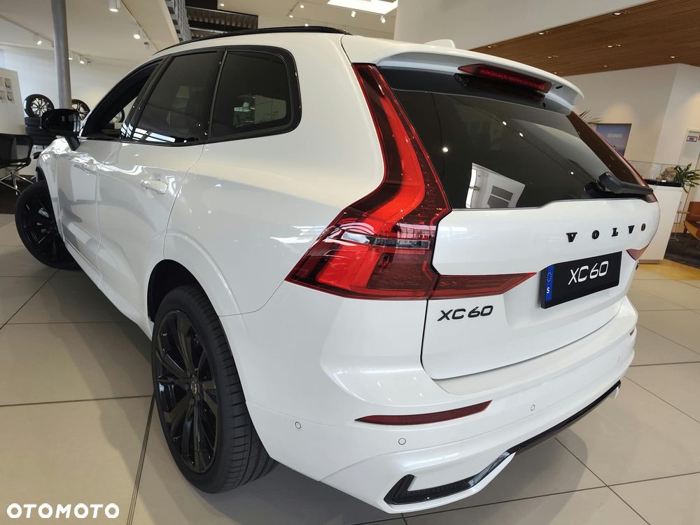 Volvo XC 60 T6 Plug-In Hybrid AWD Ultra Dark - 12