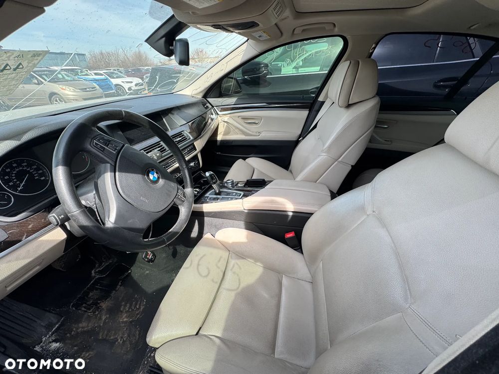 BMW Seria 5 528i xDrive - 16