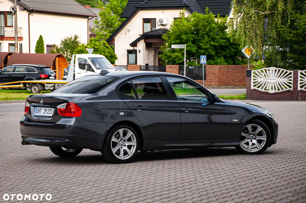 BMW Seria 3 320i - 25