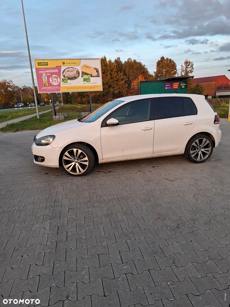 Volkswagen Golf - 1