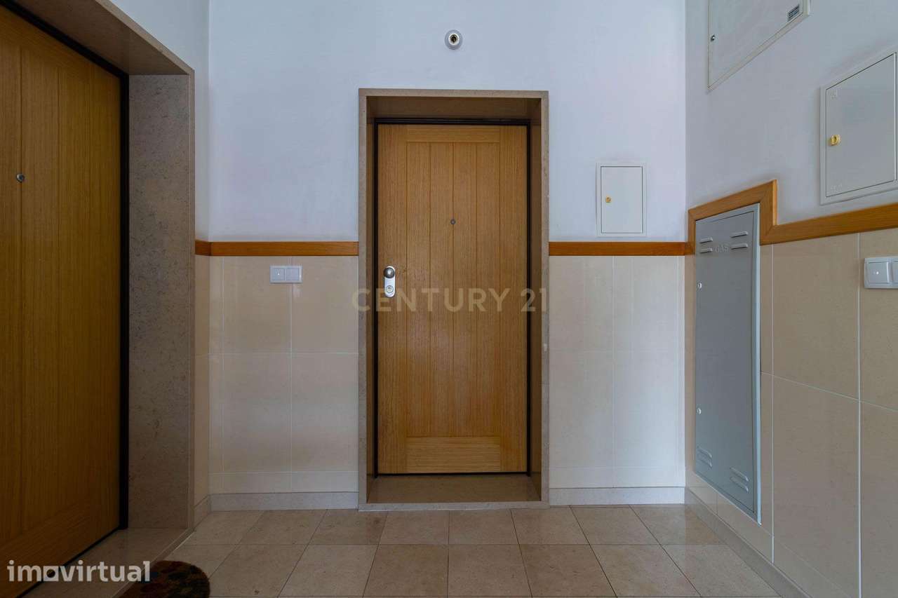 Excelente Apartamento T2 com 2 WC e Garagem - Grande imagem: 3/31