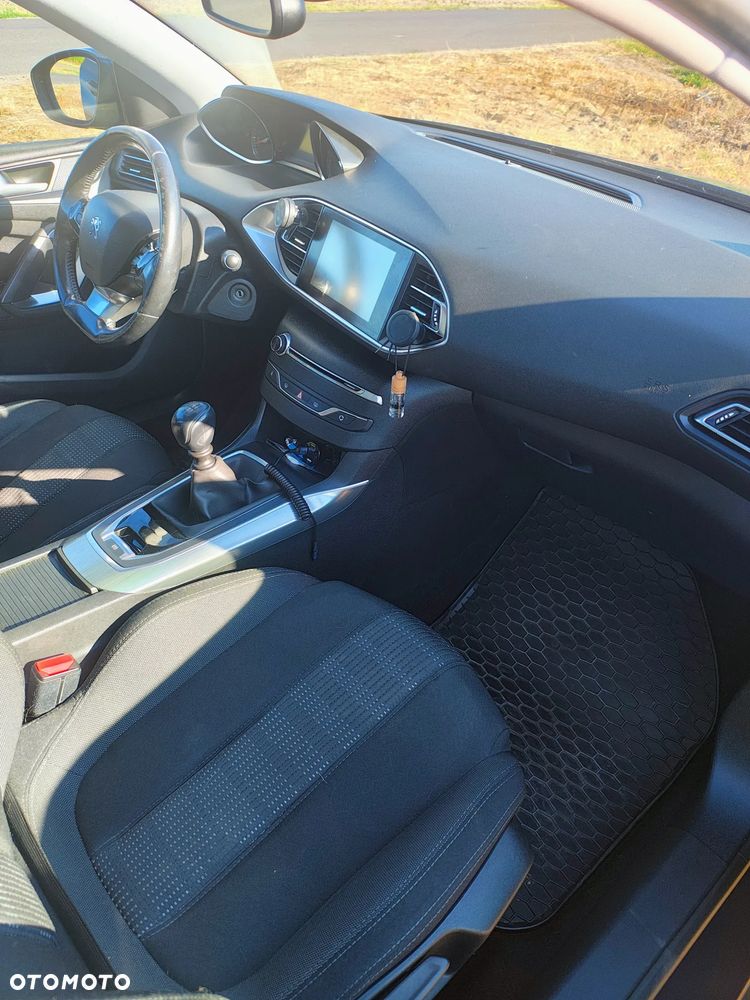 Peugeot 308 - 23