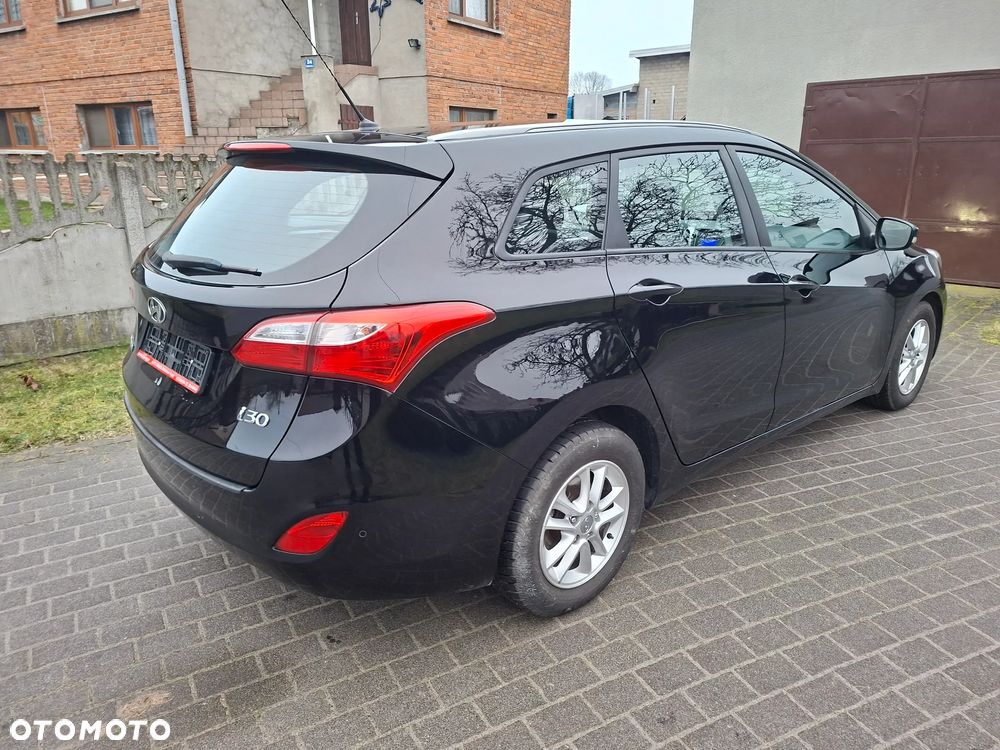 Hyundai i30 blue 1.6 CRDi Passion - 4