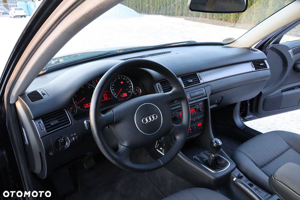 Audi A6 Avant 2.4 - 21