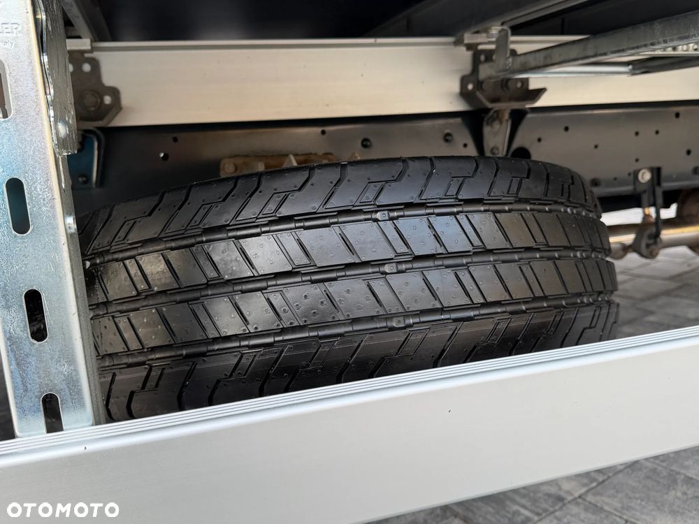 Iveco 72C18 Kontener + Winda BAR 1T / Kontener 5.35m x 2.24m x 2.3m / Bogate wyposażenie / UDT do 05.2028 / Salon PL / Zadbany od 1wł / Rozstaw osi 4.75m / FV23% - 21