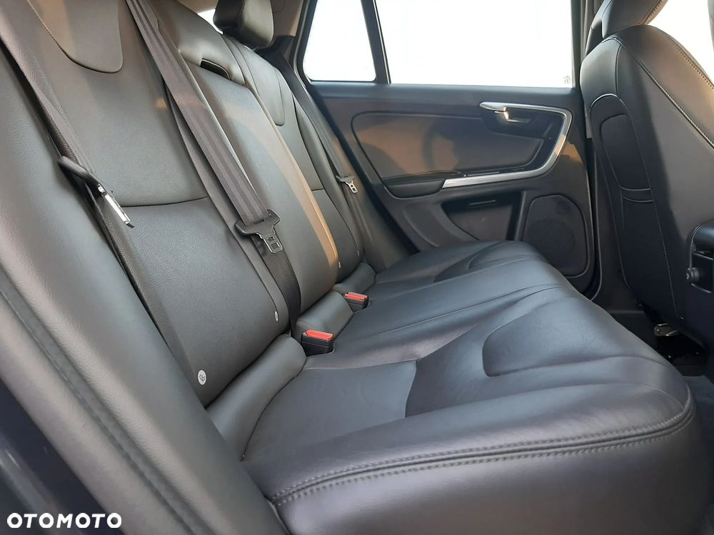 Volvo V60 D3 Geartronic Summum - 33