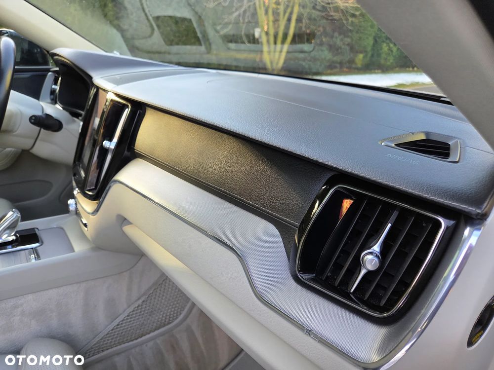 Volvo XC 60 D5 AWD Geartronic Inscription - 25