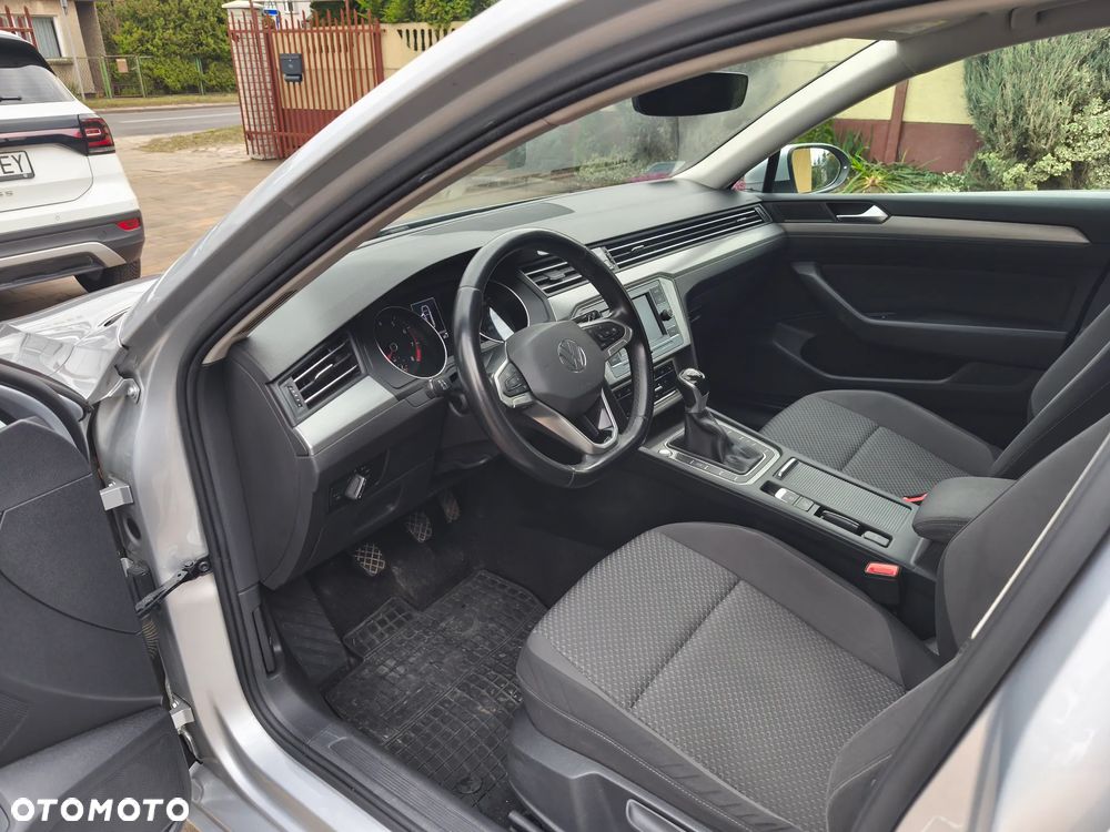 Volkswagen Passat - 12
