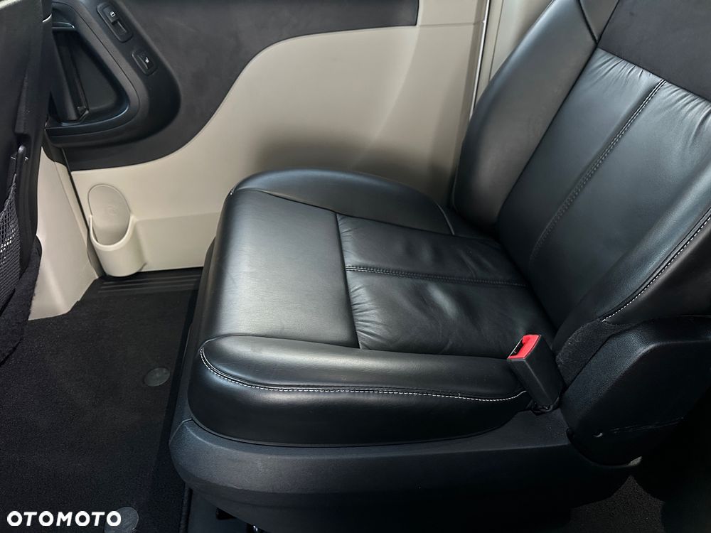 Chrysler Town & Country 3.6 Limited - 14