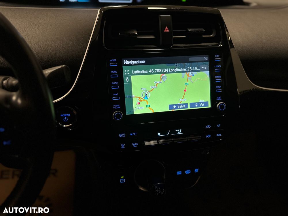Toyota Prius Hybrid Solar - 16