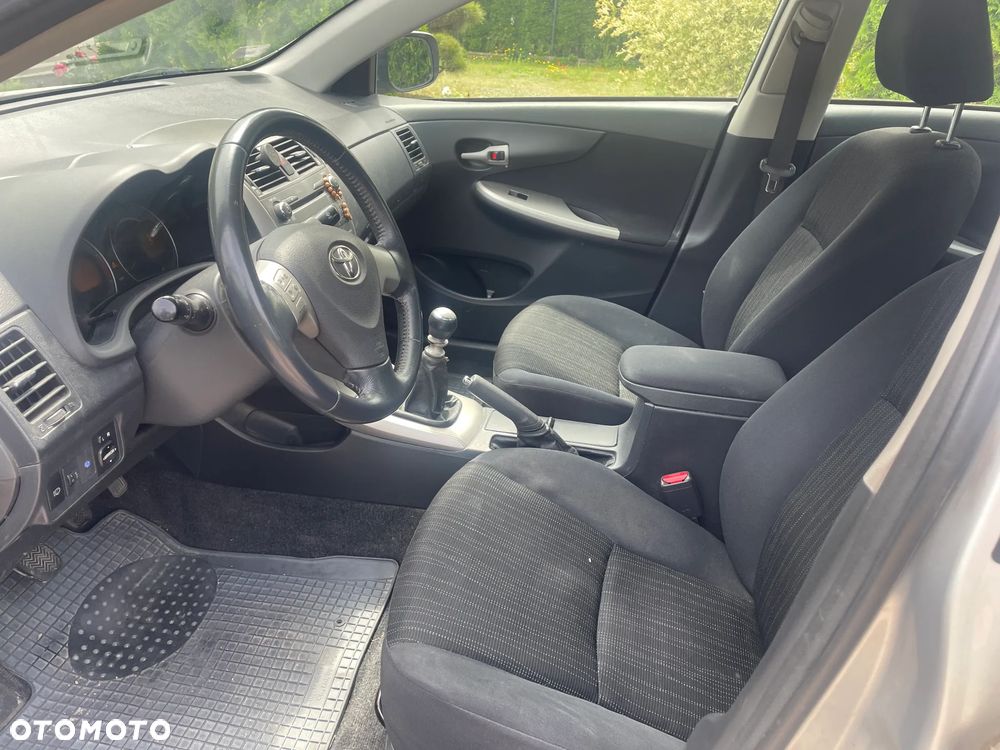 Toyota Corolla - 2