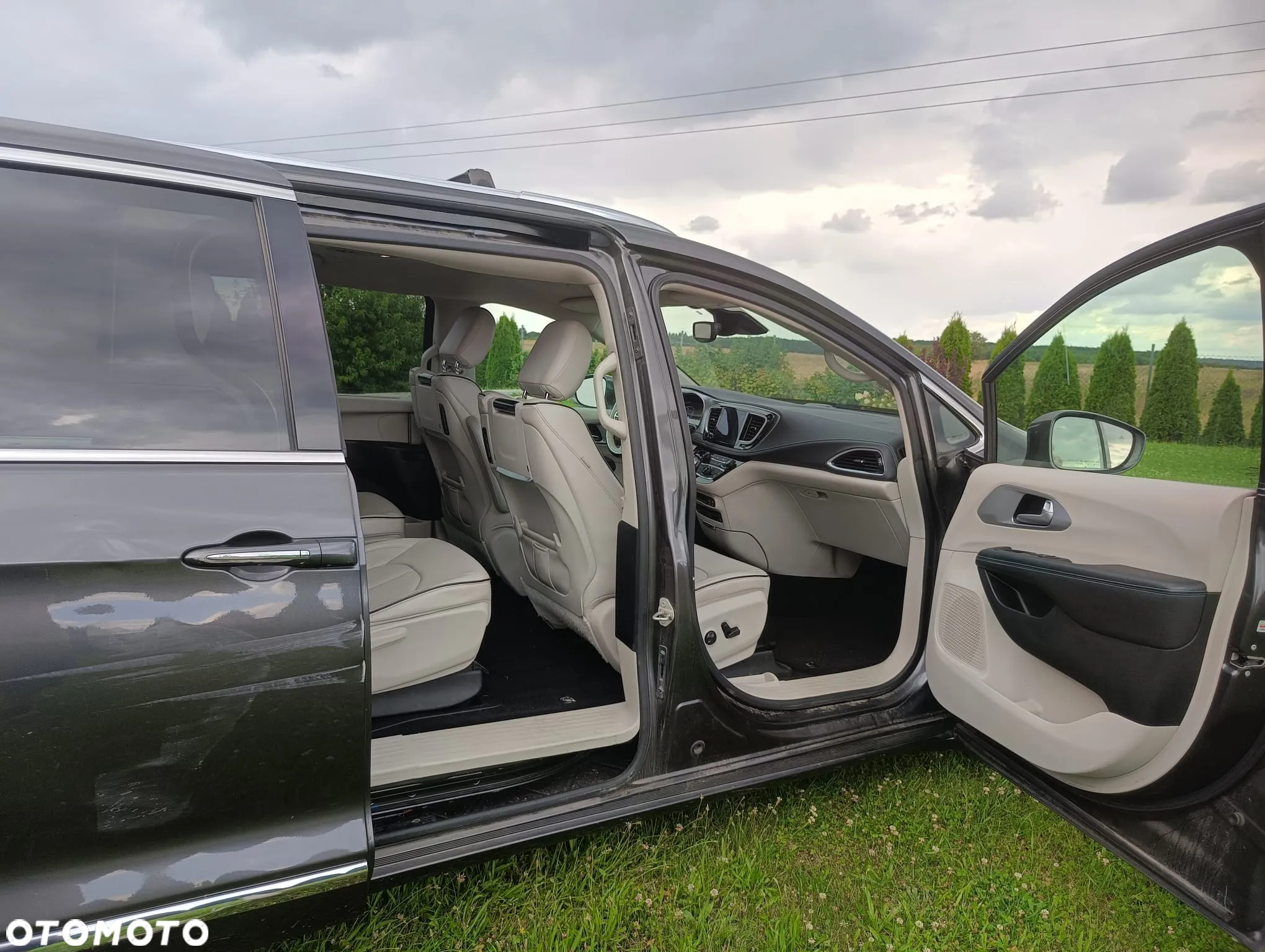 Chrysler Pacifica - 12