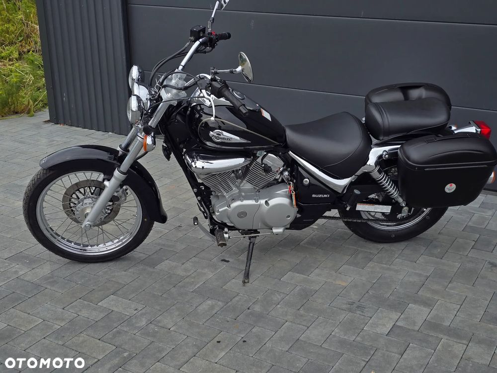 Suzuki Intruder - 14