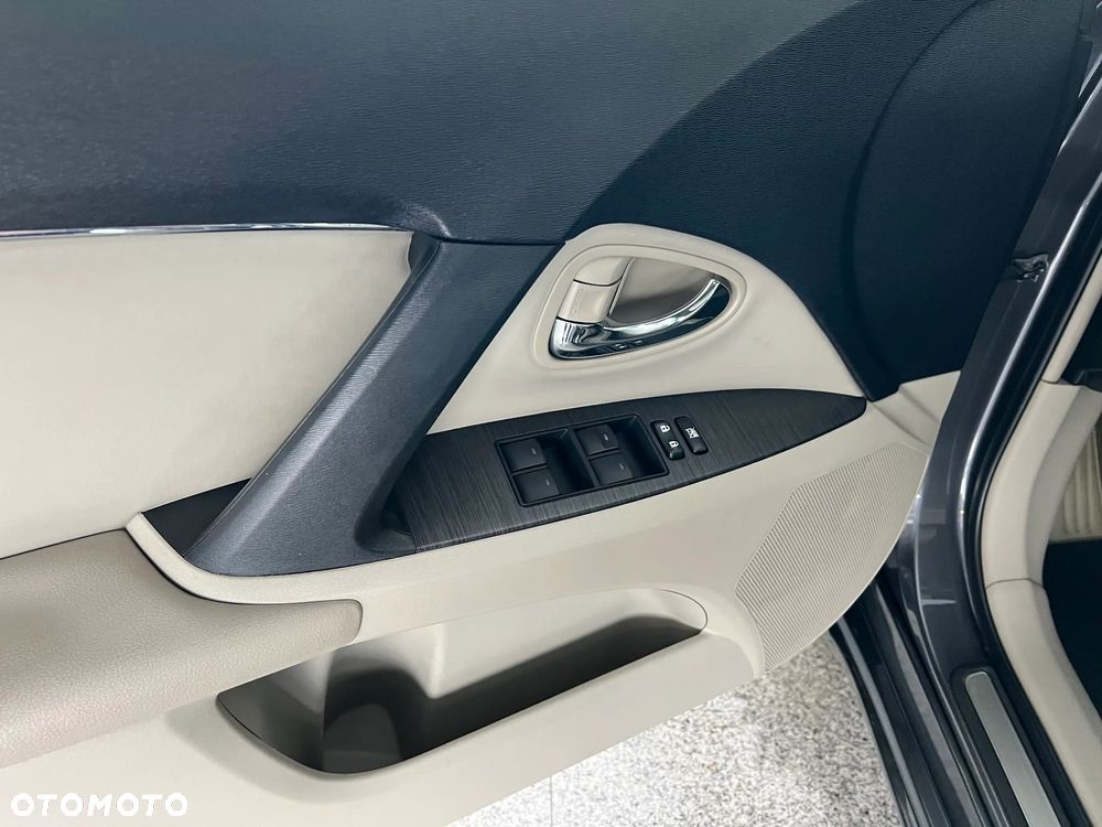 Toyota Avensis 2.0 Prestige NAVI MS - 18