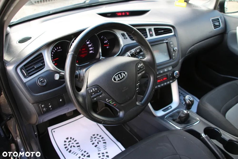 Kia Ceed 1.6 GDI ISG Platinum Edition - 8